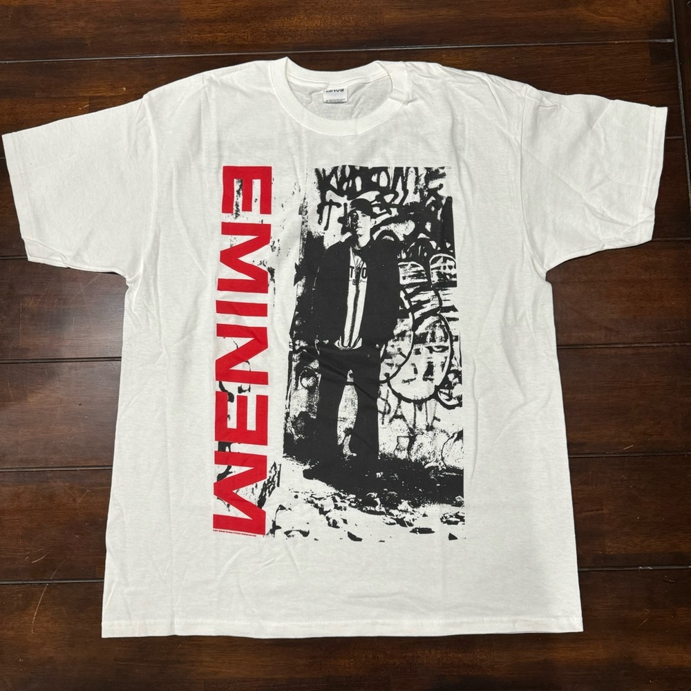 Eminem 2011 Lollapalooza T-shirt in size XL